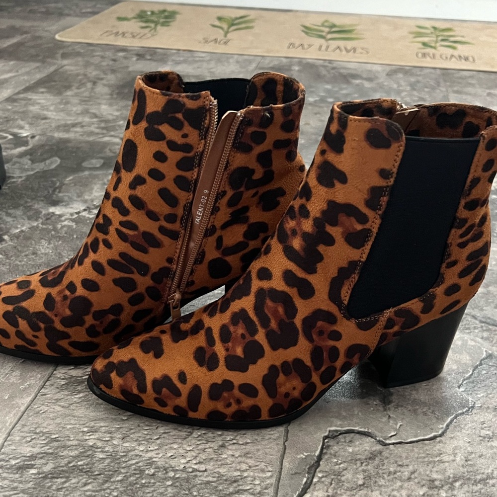Dress heel boots